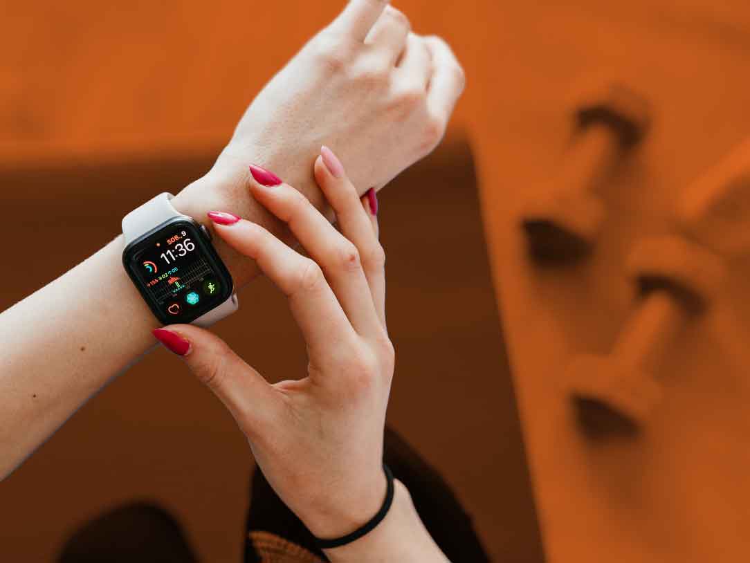 How to Choose the Best Fitness Tracker Watch for Women - Evolution ...